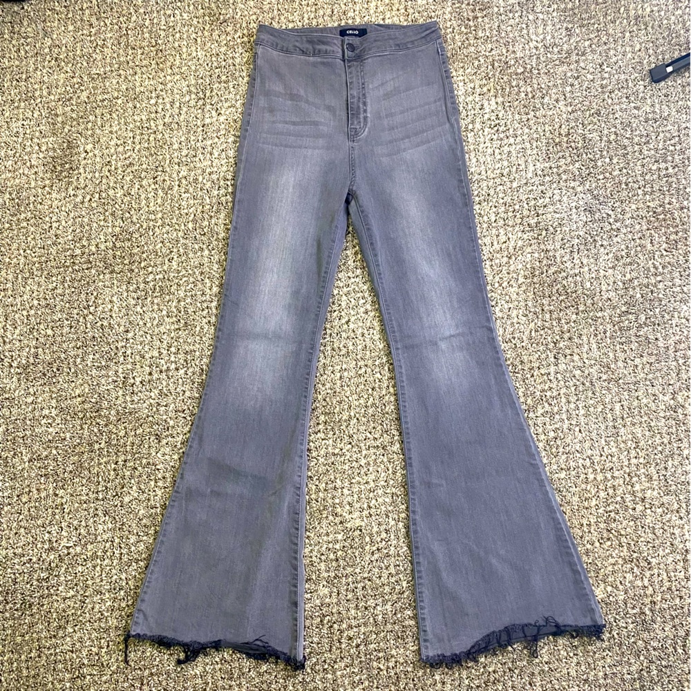 Cello Bell Bottom Flare Leg Jeans Size 9 Stretch EUC Gray wash
